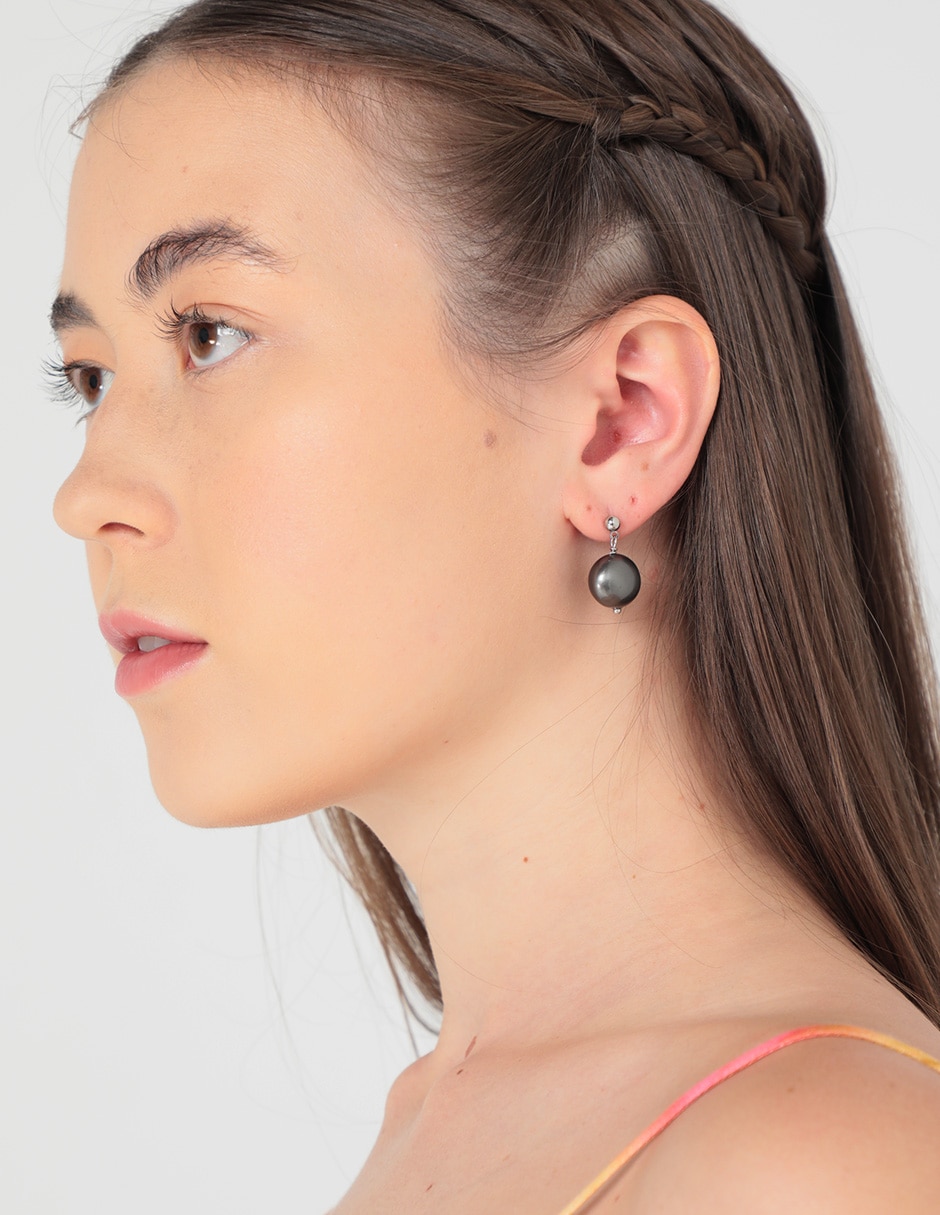 Aretes ovalados con acabado lustre imitación perla 4