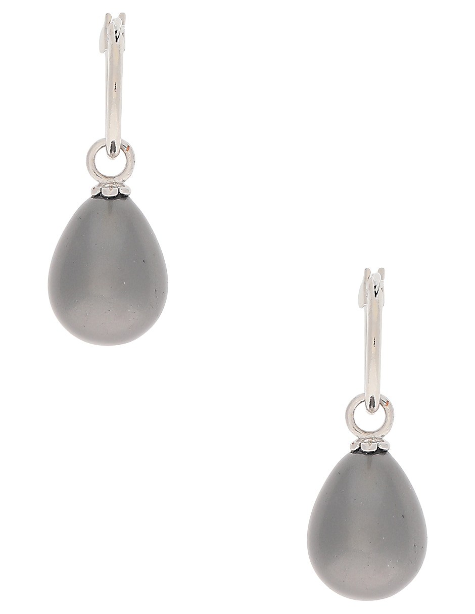 Aretes de gota Mallorca con acabado plateado