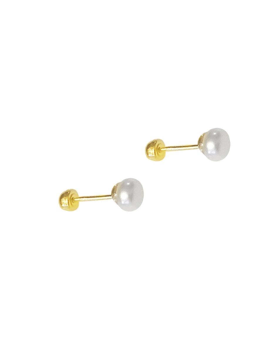 Aretes de oro con acabado brillante perla