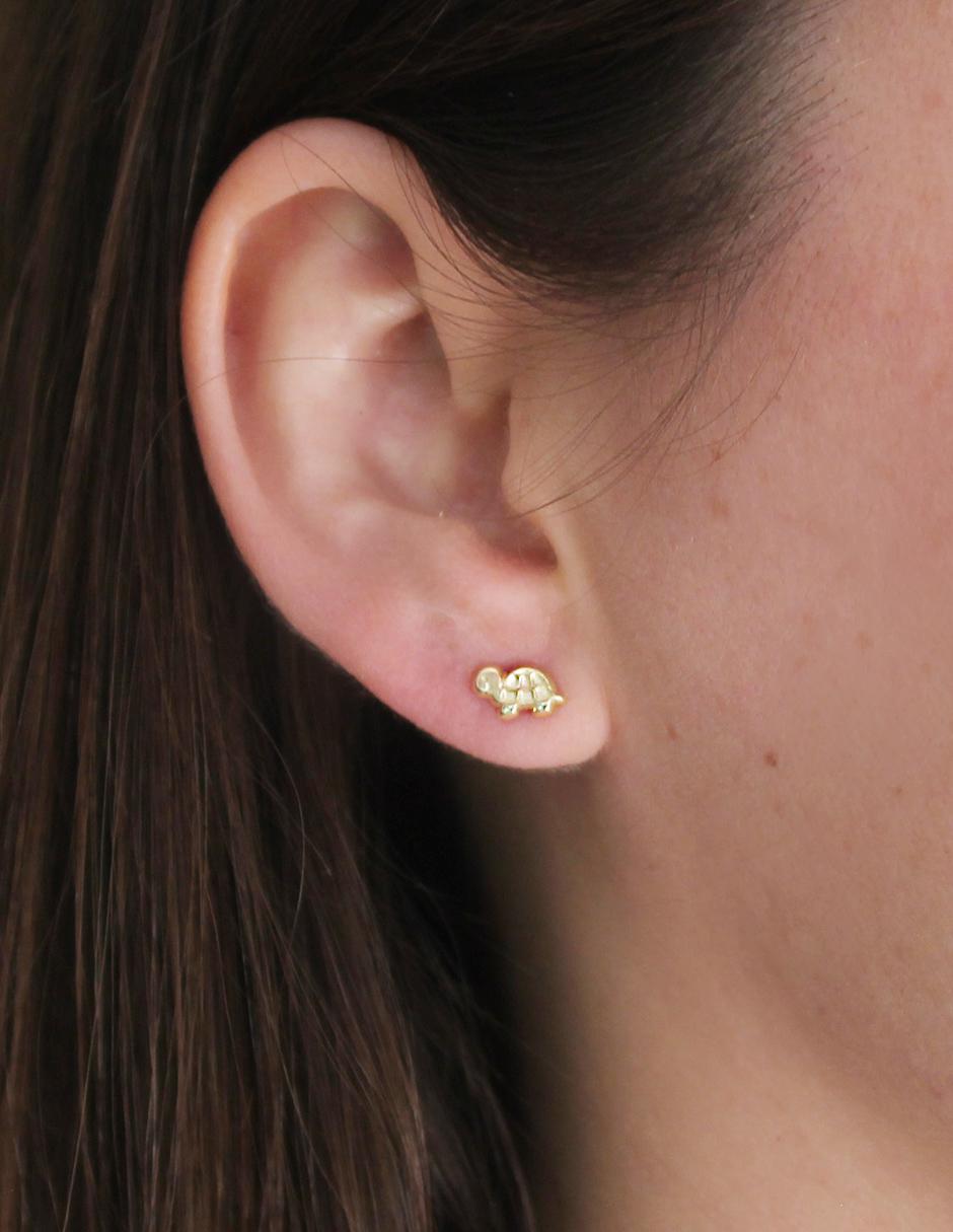 Aretes de oro con acabado brillante 2