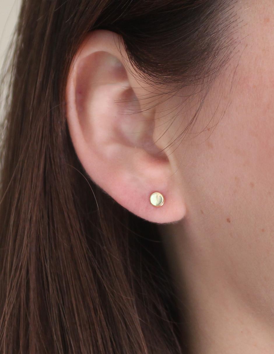 Aretes de oro con acabado brillante 2