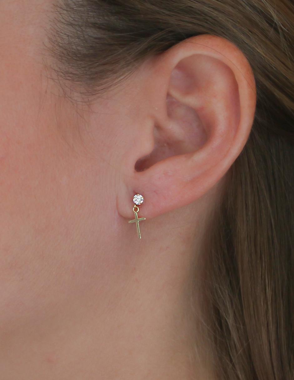 Aretes de oro con acabado brillante zirconia
