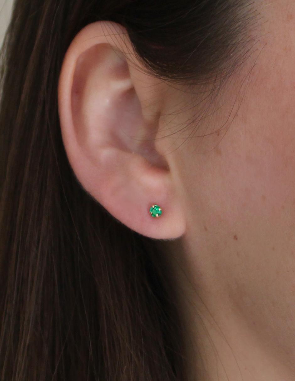 Aretes de oro 10 K con acabado brillante zirconia 2