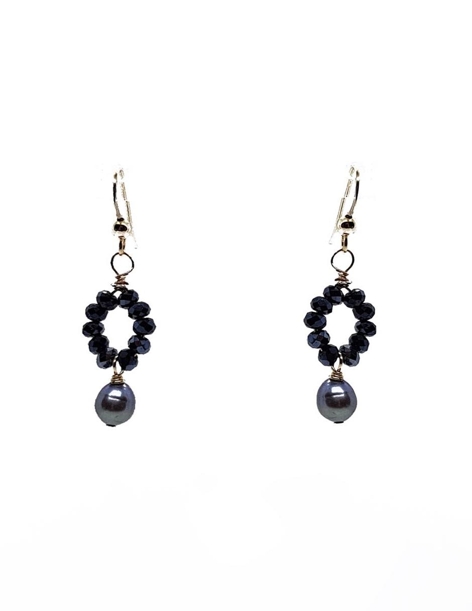 Aretes con acabado brillante perla
