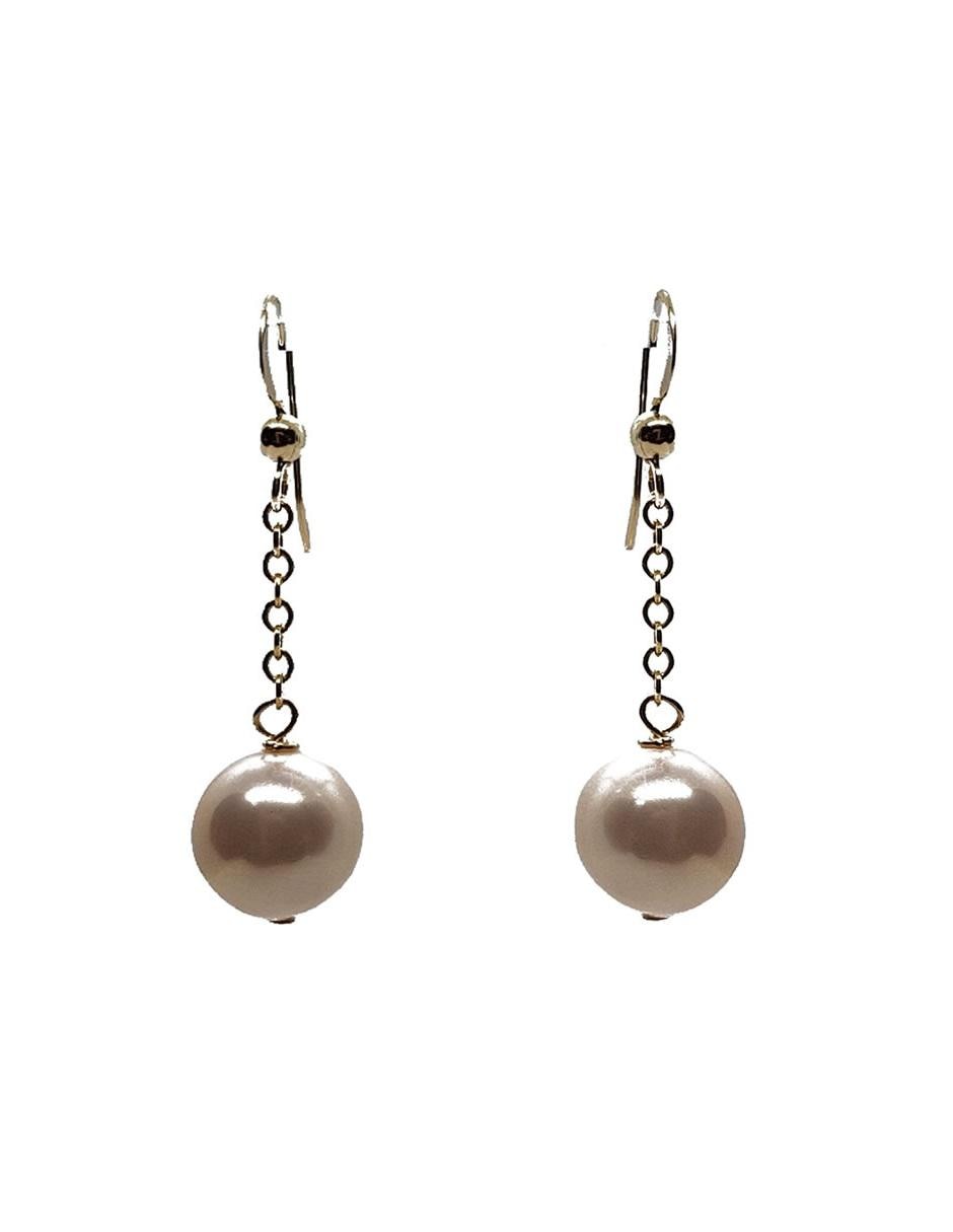 Aretes con acabado brillante perla