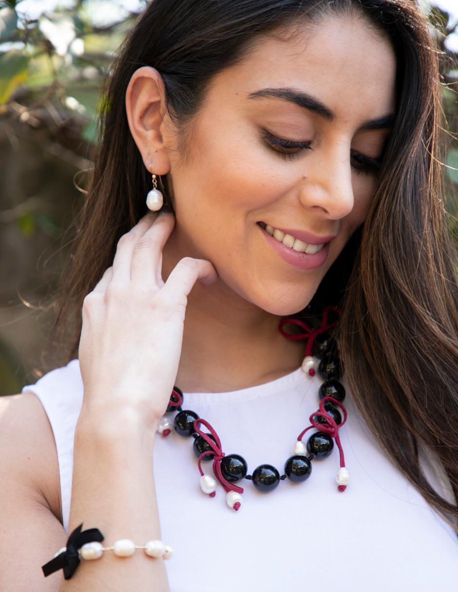 Aretes con acabado brillante perla 3