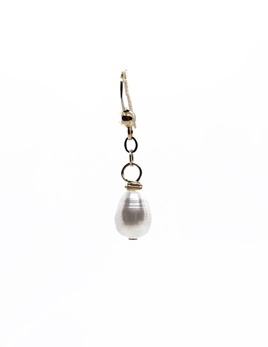 Aretes con acabado brillante perla 2