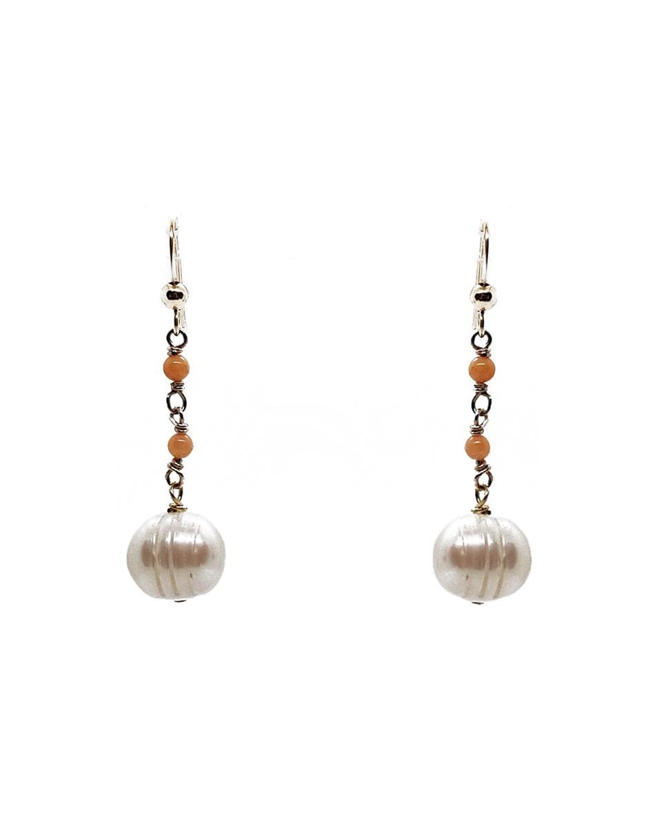 Aretes con acabado brillante perla
