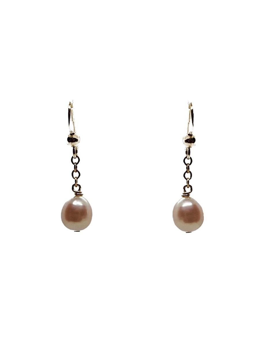 Aretes con acabado brillante perla