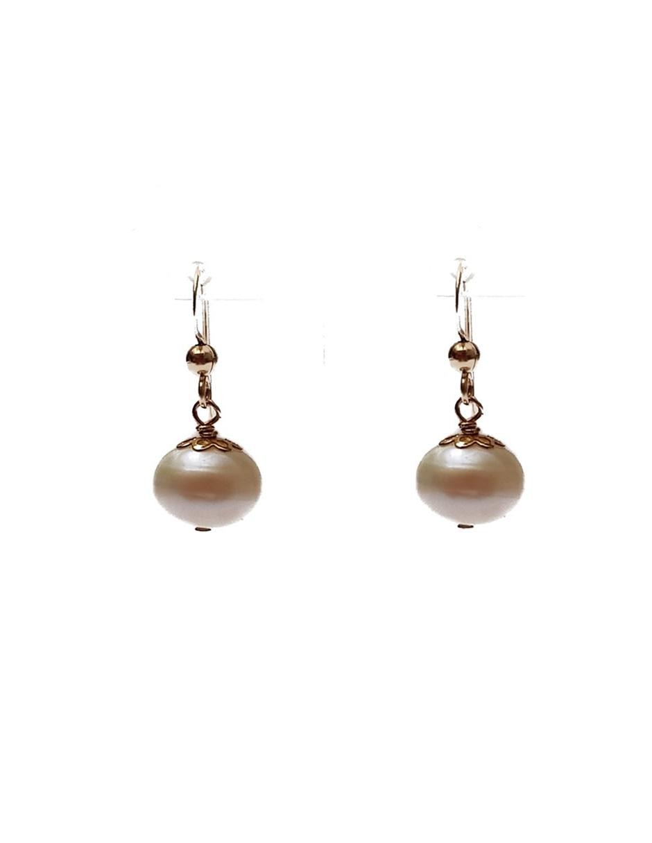 Aretes con acabado brillante perla