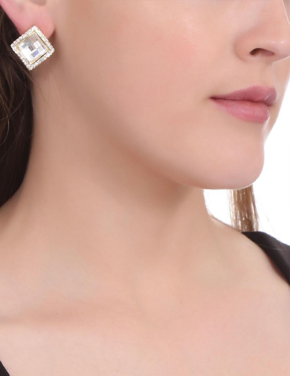 Aretes cuadrados con acabado brillante cristal 2