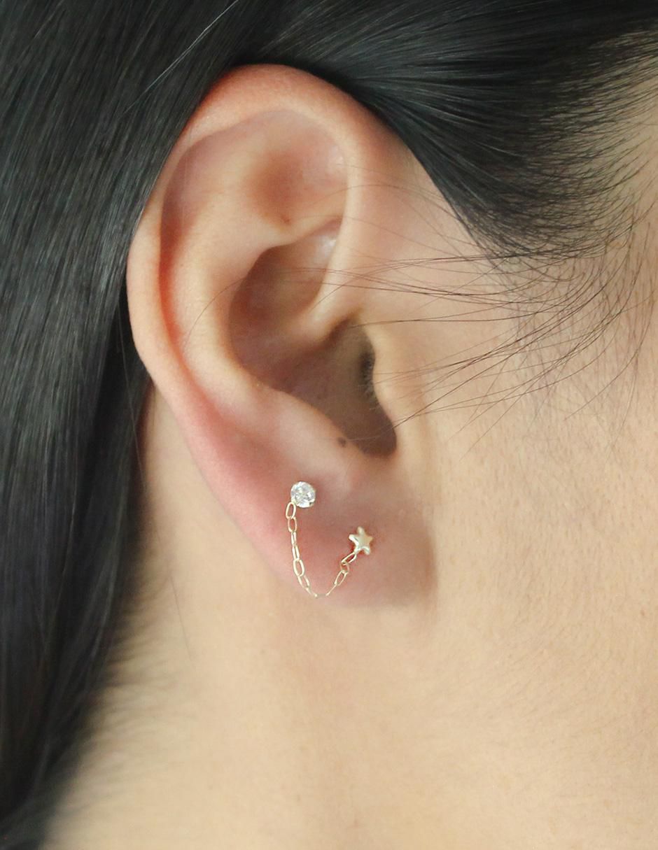 Aretes de oro con acabado brillante