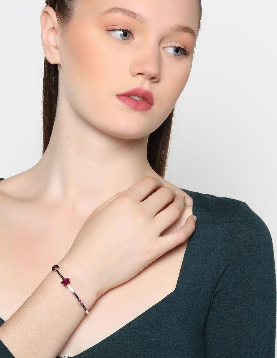 Brazalete con acabado baño de oro blanco 2