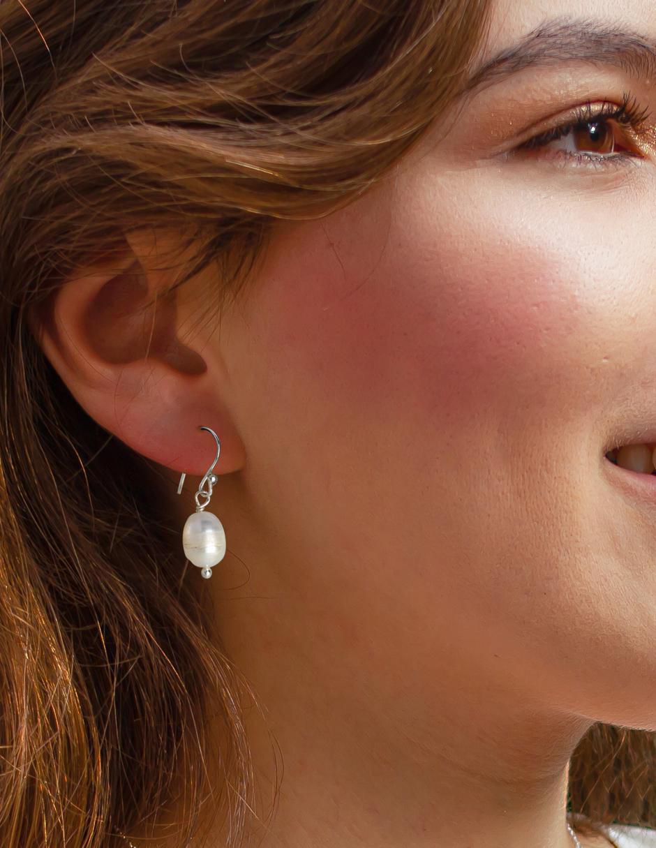Aretes de gota de plata P 925 con acabado brillante perla 2