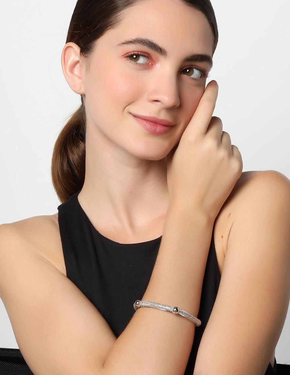 Brazalete con acabado baño de oro blanco 3