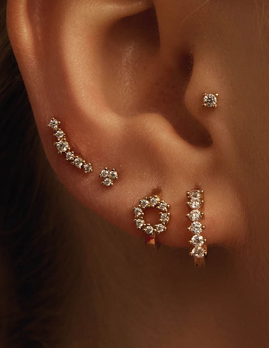Aretes redondos Classic con acabado baño de oro circonita 2