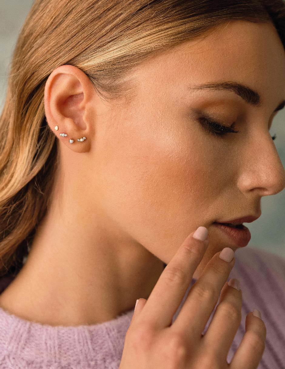 Aretes Classic con acabado baño de oro ópalo 2