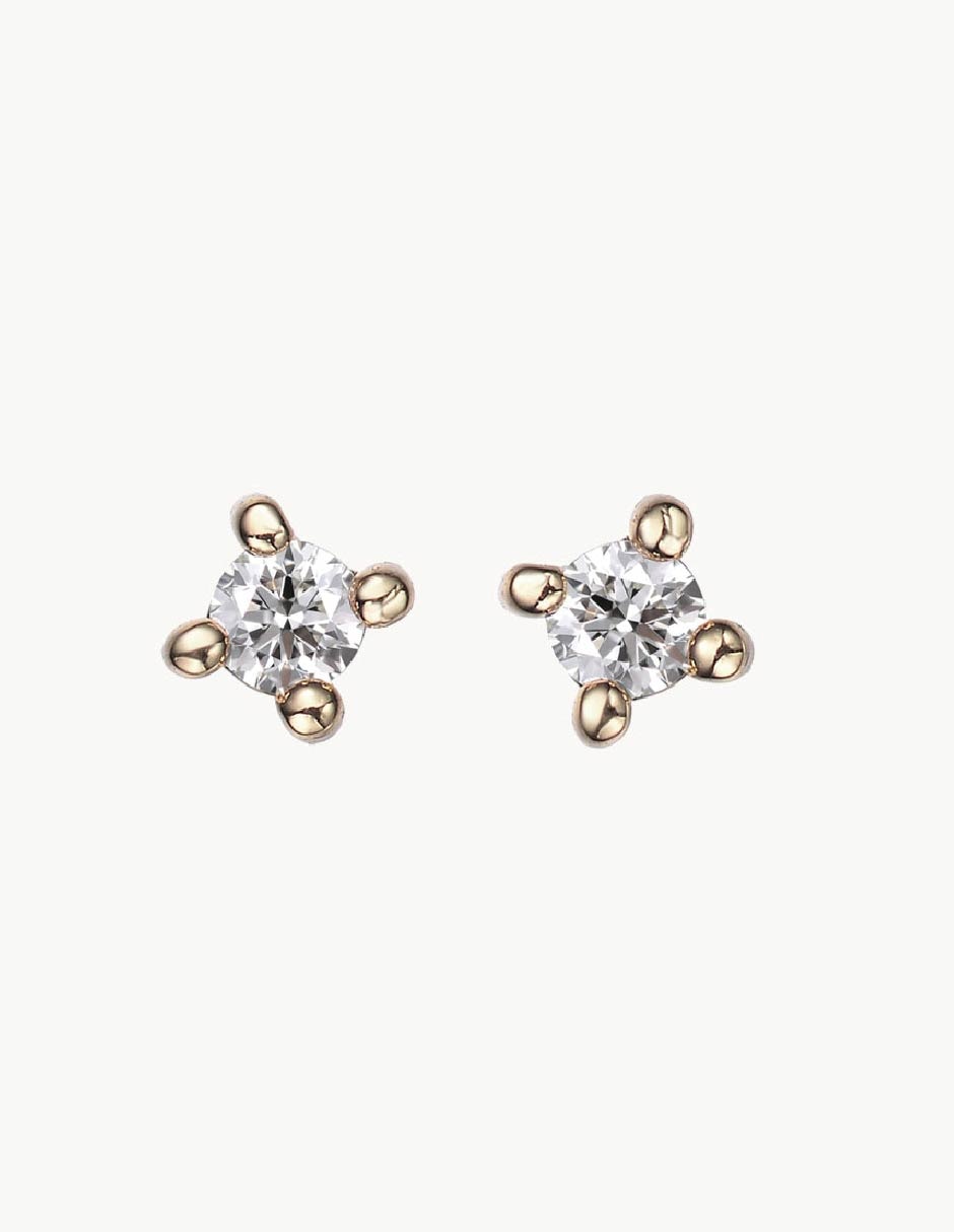 Aretes Classic con acabado baño de oro circonita