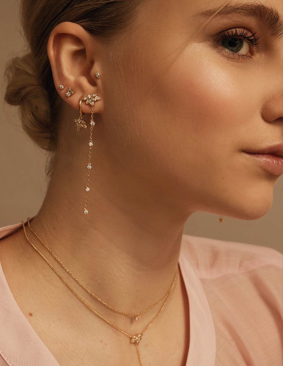 Aretes Classic con acabado baño de oro circonita 2