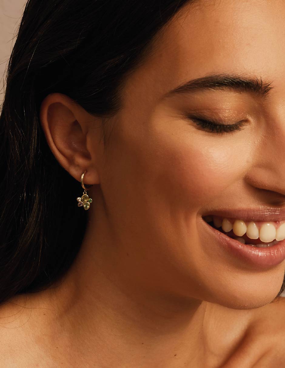 Aretes de aro Bosphorus con acabado baño de oro circonita 2