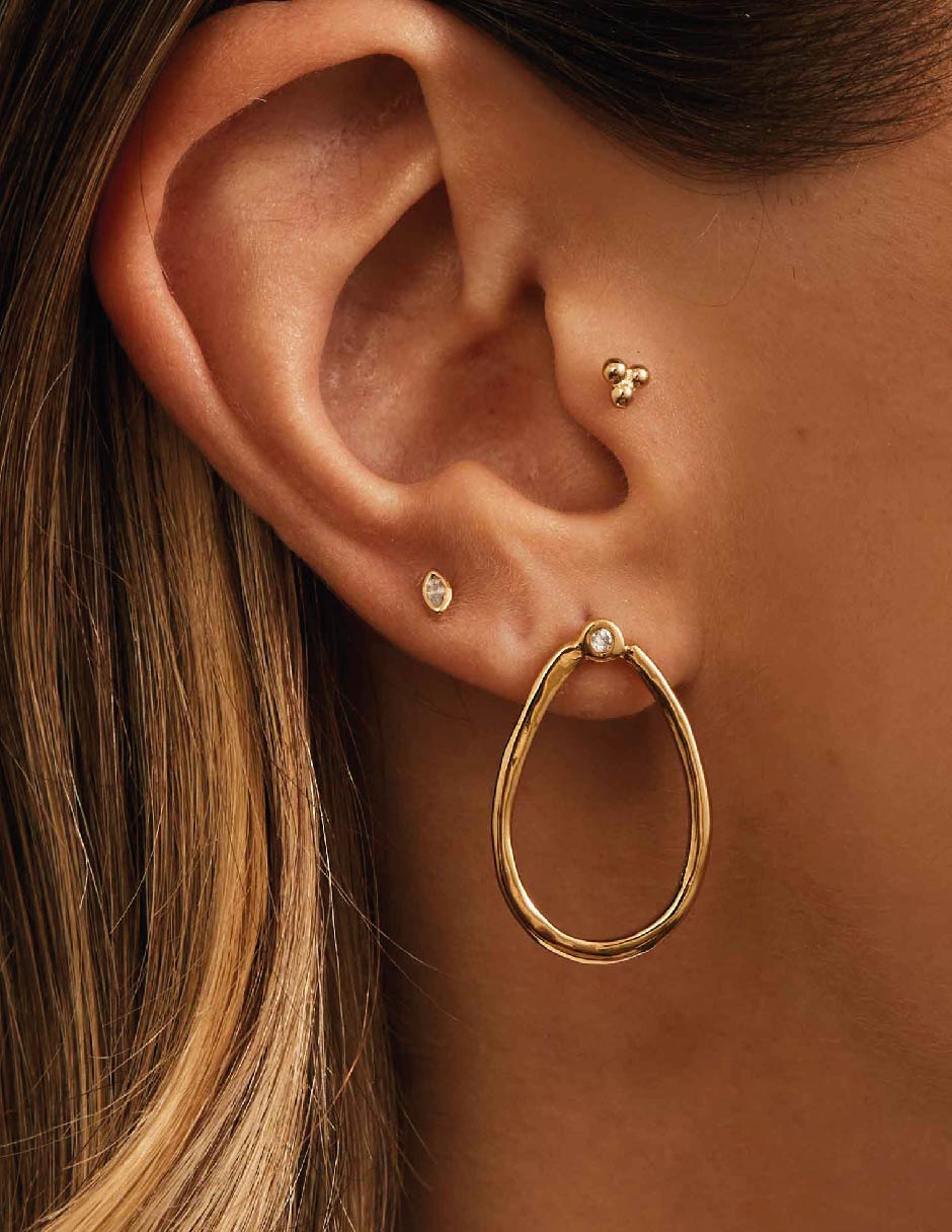 Aretes Classic con acabado baño de oro circonita 2