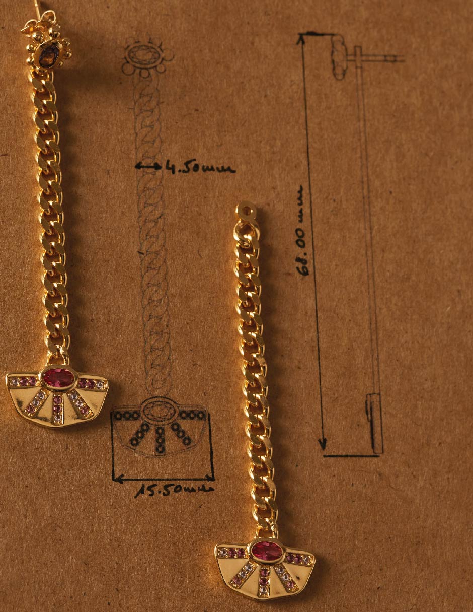 Aretes Nefertiti con acabado baño de oro circonita 2