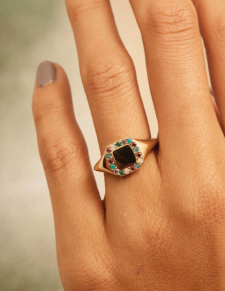 Anillo con gema Engrave circonita con acabado baño de oro 2