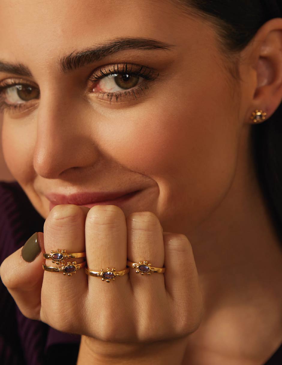 Anillo con gema Nefertiti circonita con acabado baño de oro 2