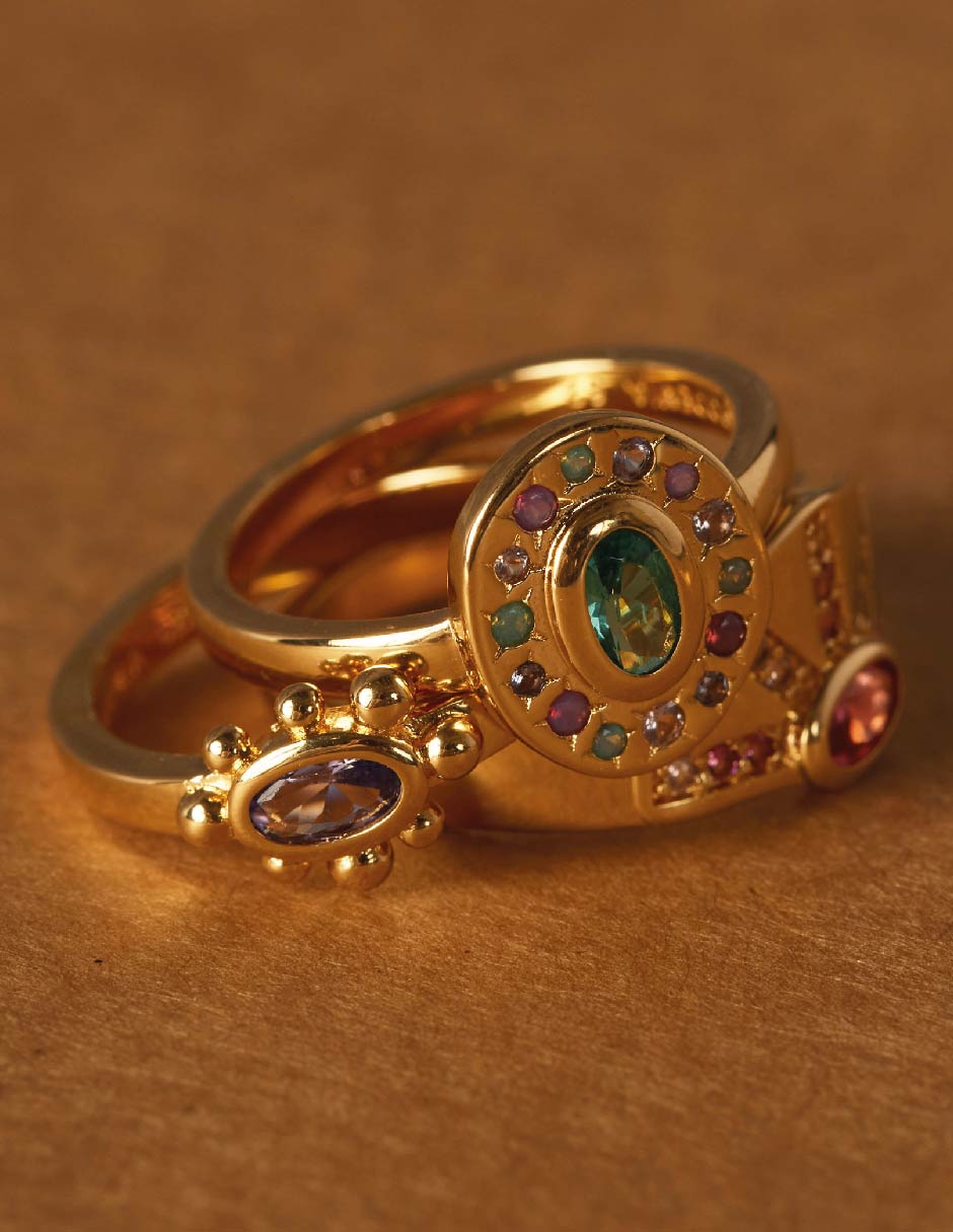 Anillo con gema ovalado Nefertiti circonita con acabado baño de oro 2