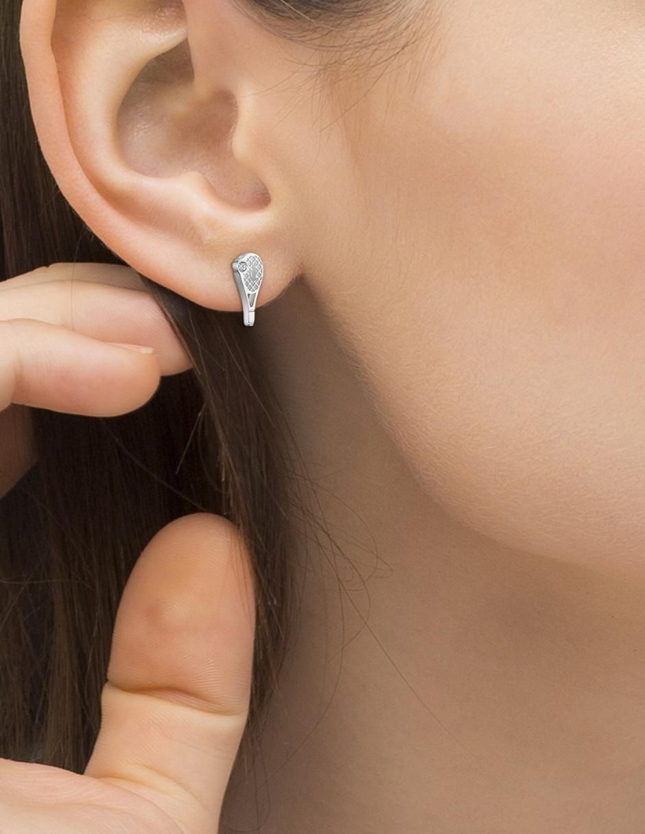 Aretes de logo Winna con acabado brillante cristal 4