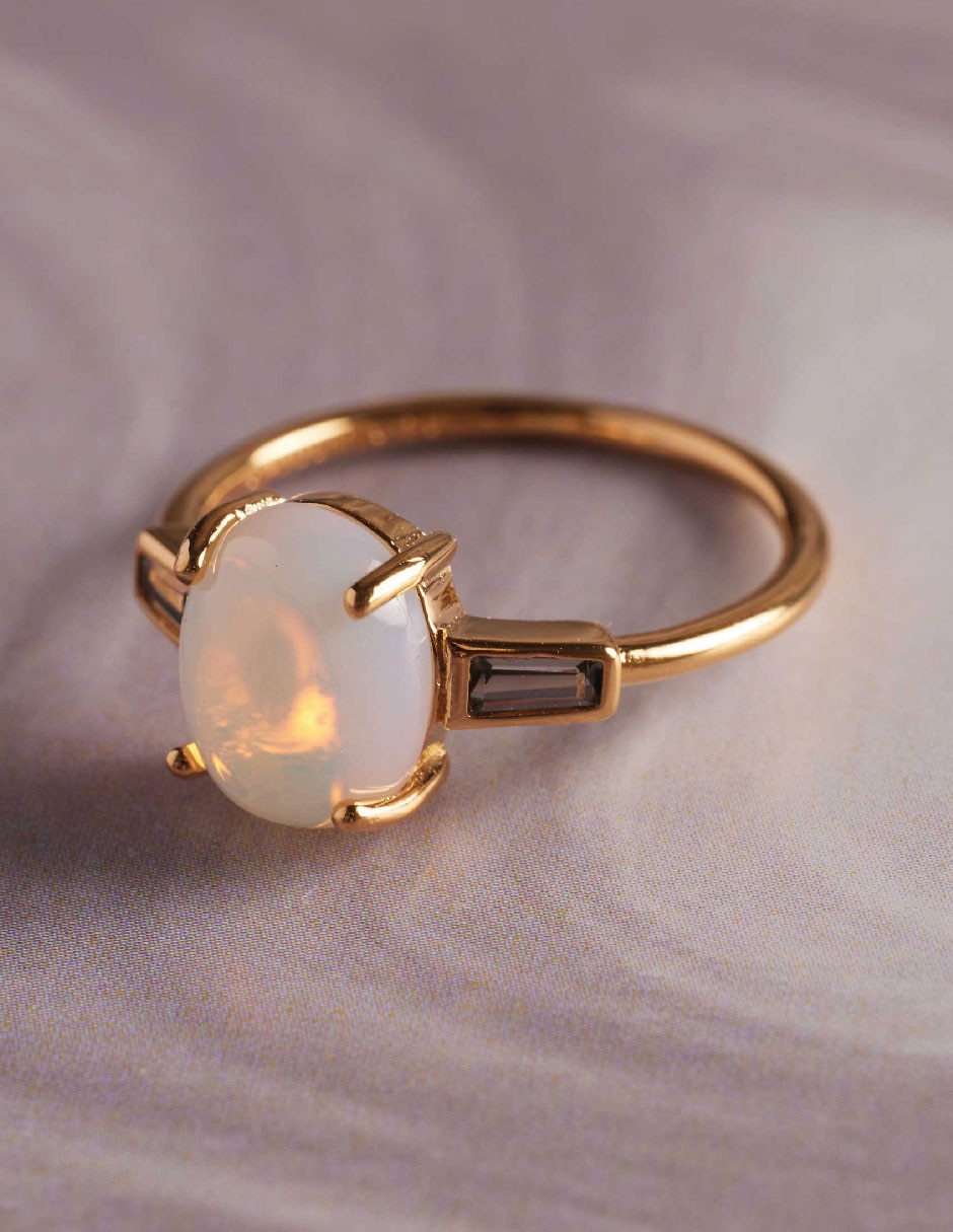 Anillo con gema Moon circonita con acabado baño de oro 2