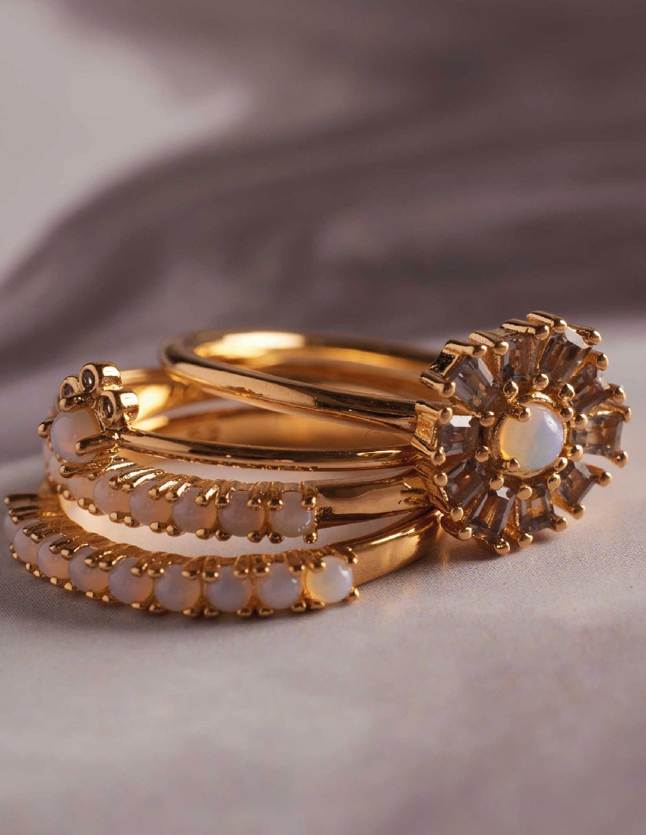 Anillo Moon circonita con acabado baño de oro 18 k 2