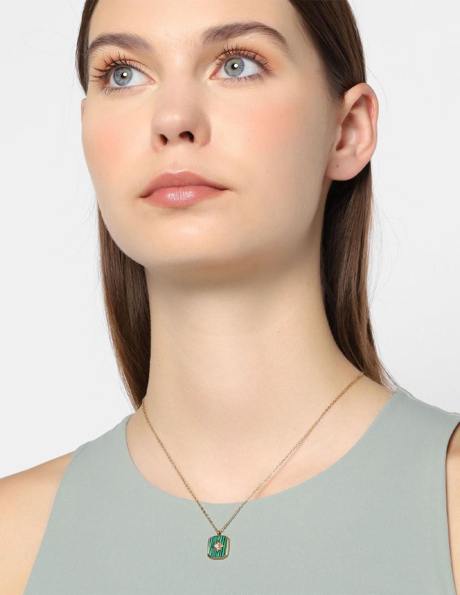 Collar con dije 2