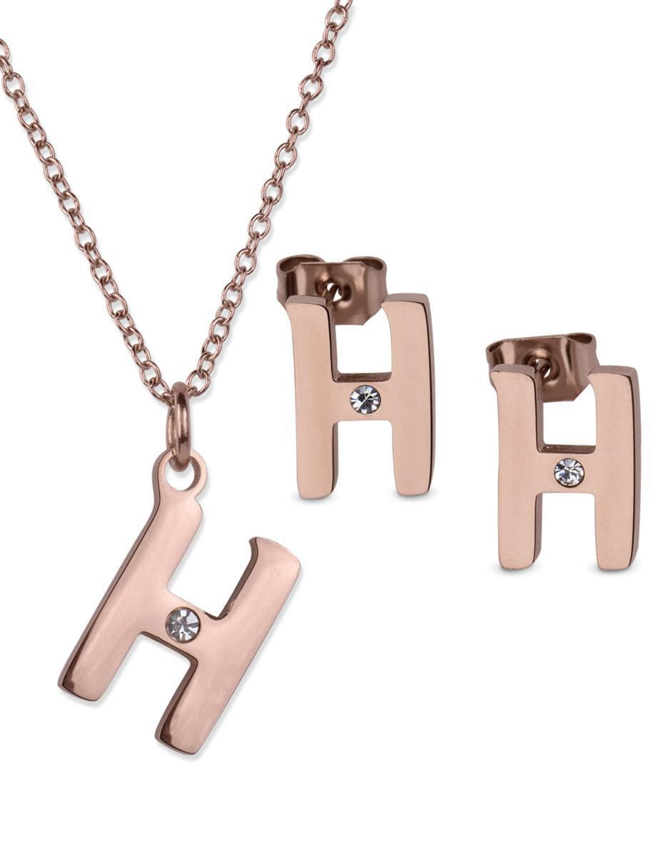 Aretes y collar de letras zirconia cúbica Aretes y collar de letras zirconia cúbica