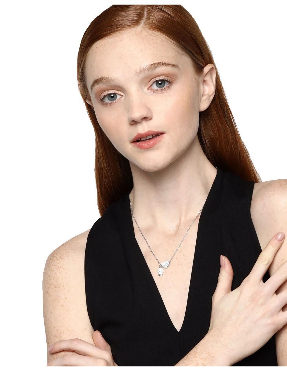 Collar con dije de niña 3
