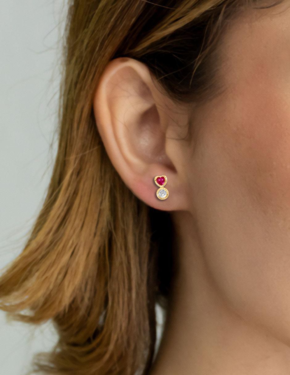 Broqueles de corazón de oro con acabado brillante zirconia