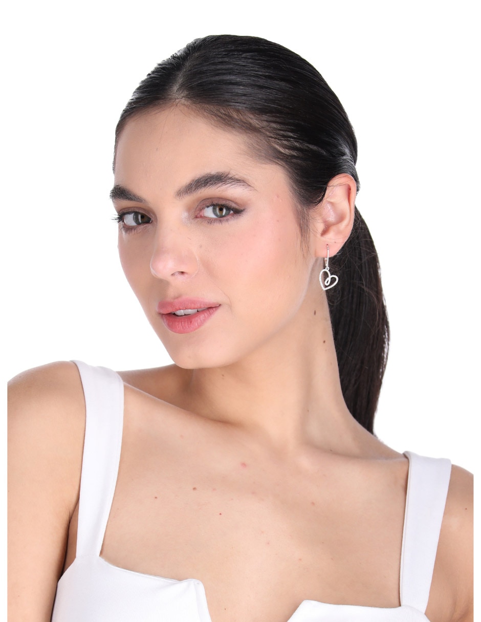 Aretes de corazón Social con acabado brillante zirconia