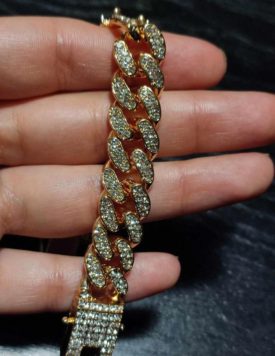 Brazalete 18 K con acabado brillante