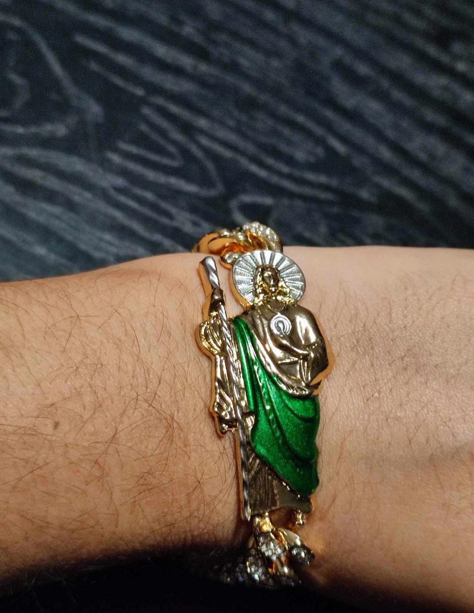 Brazalete 18 K con acabado brillante