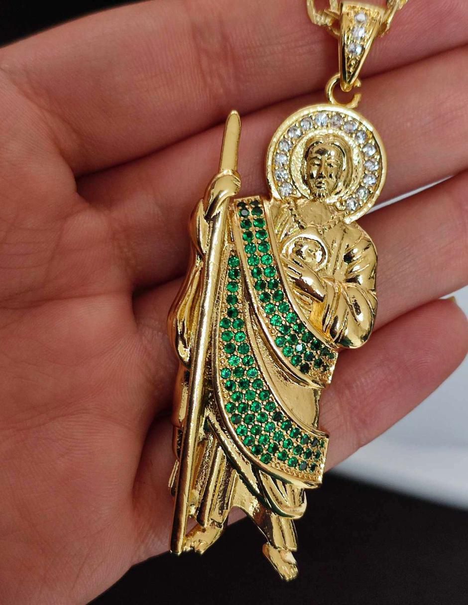 Collar san judas tadeo ovalado 18 K 3