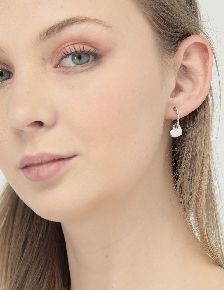 Aretes de corazón Love con acabado pavé cristal 4
