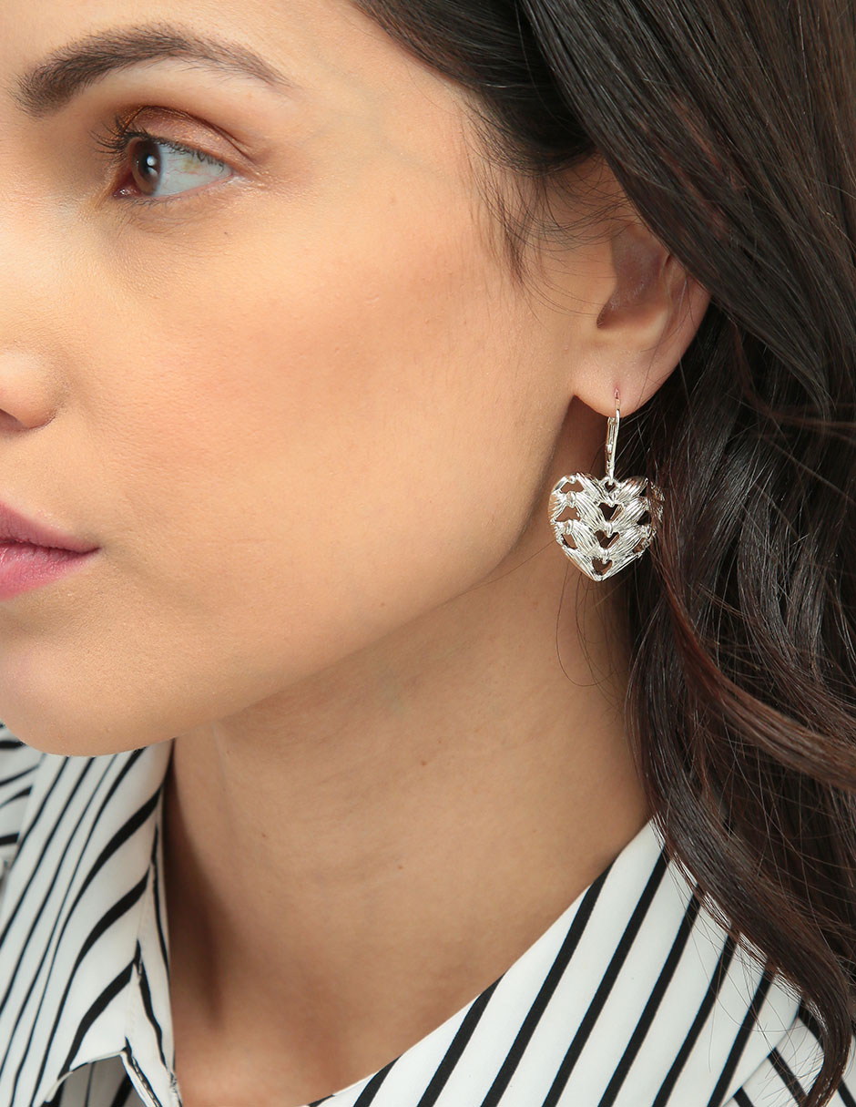 Aretes de corazón J'adore con acabado brillante