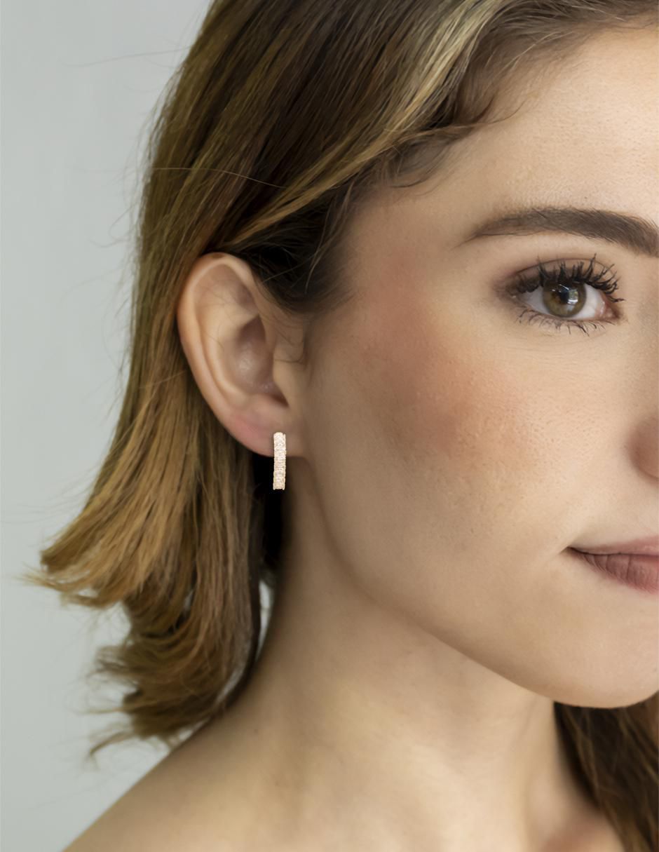 Aretes redondos con acabado brillante zirconia 4