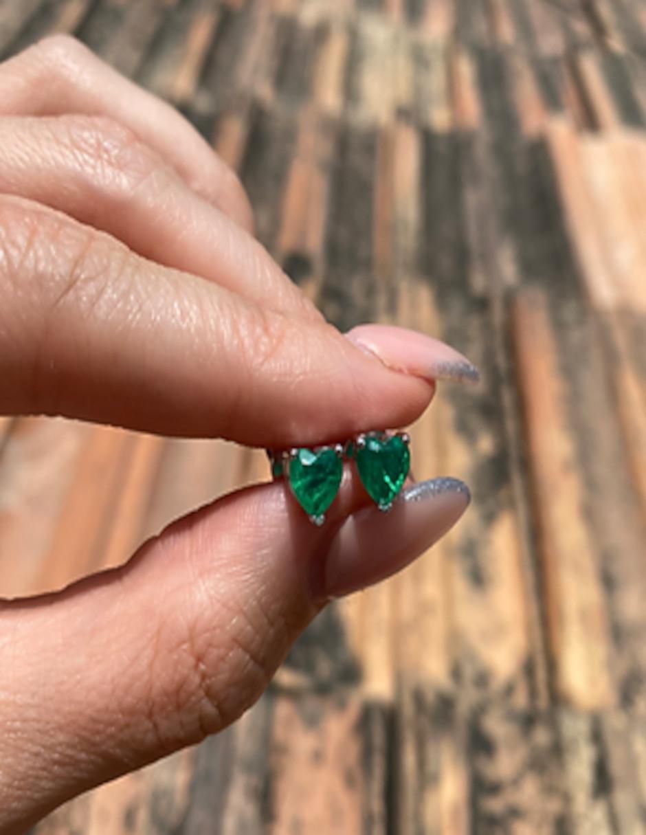 Broqueles de corazón de plata P 925 con acabado baño rodio esmeralda 4
