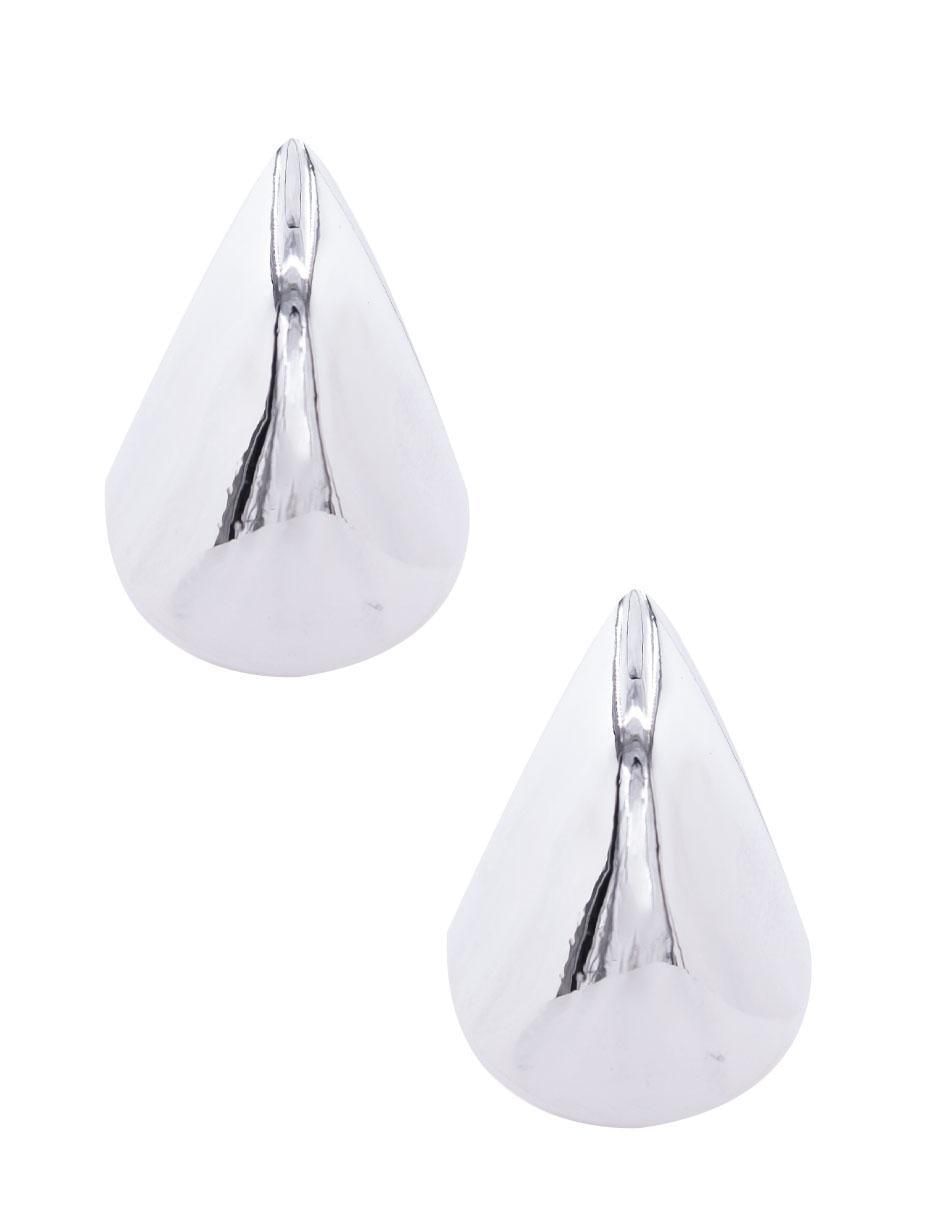Aretes de gota con acabado brillante Aretes de gota con acabado brillante