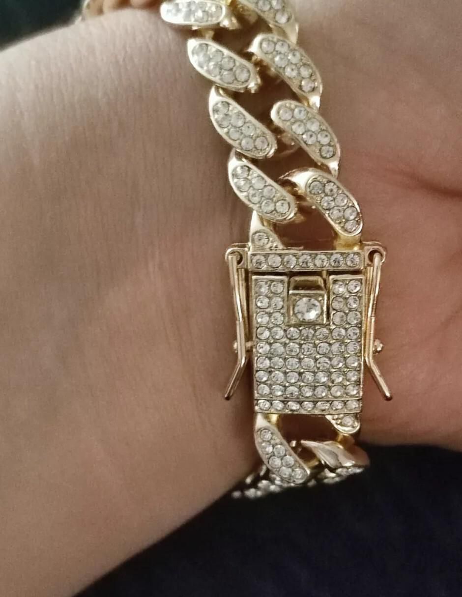 Brazalete 18 K con acabado brillante 3