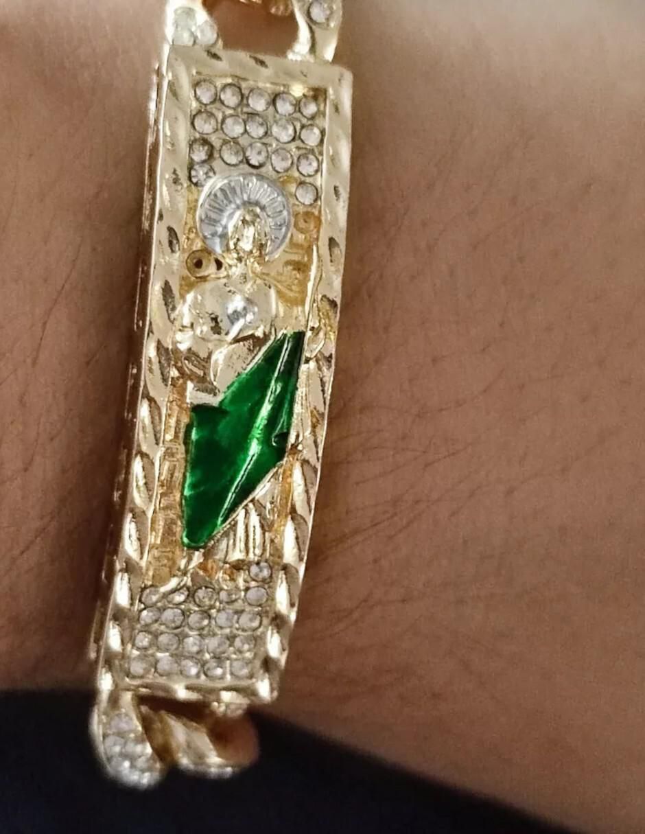 Brazalete 18 K con acabado brillante 4