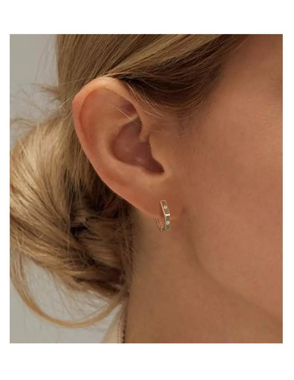 Set de aretes circulares con acabado chapa de oro 2
