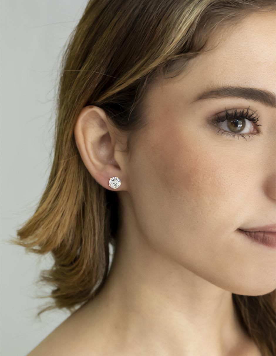 Broqueles redondos de oro amarillo con acabado brillante zirconia