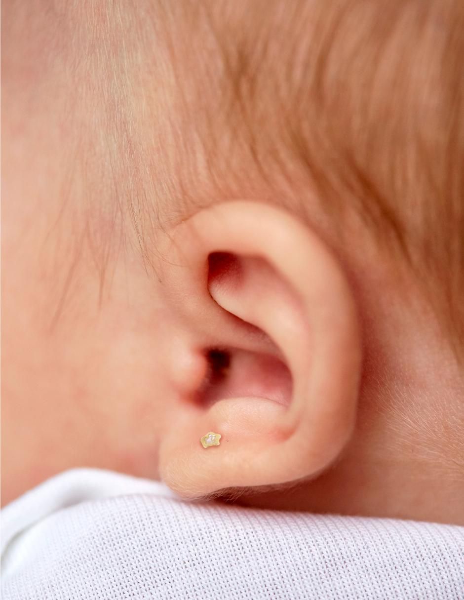 Broqueles de estrella de oro amarillo con acabado brillante zirconia